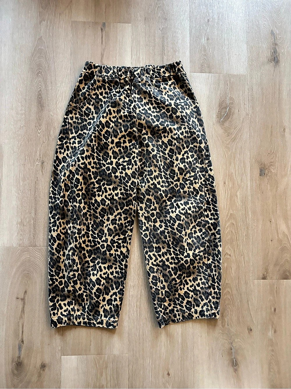 Le Bon Shoppe Arc Pants Leopard Print Cropped Pants